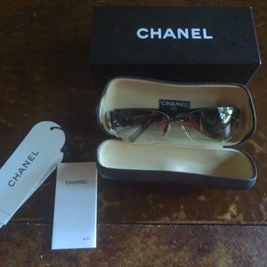 Chanel Crystal CC logo sunglasses 4117B like new